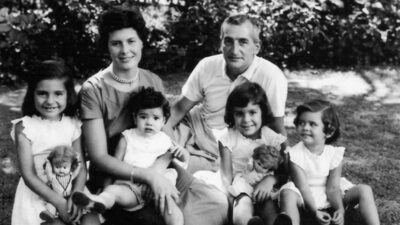 The Oesterheld family: Héctor, Elisa and their daughters. Photo: Abuelas de Plaza de Mayo website, used with permission.