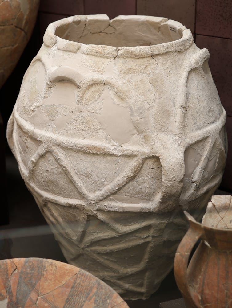 A sand coloured jar.