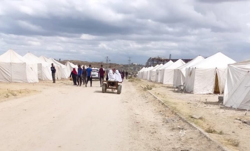 Tents and shelters for displaced families in Gaza. Picture by the author, used with permission