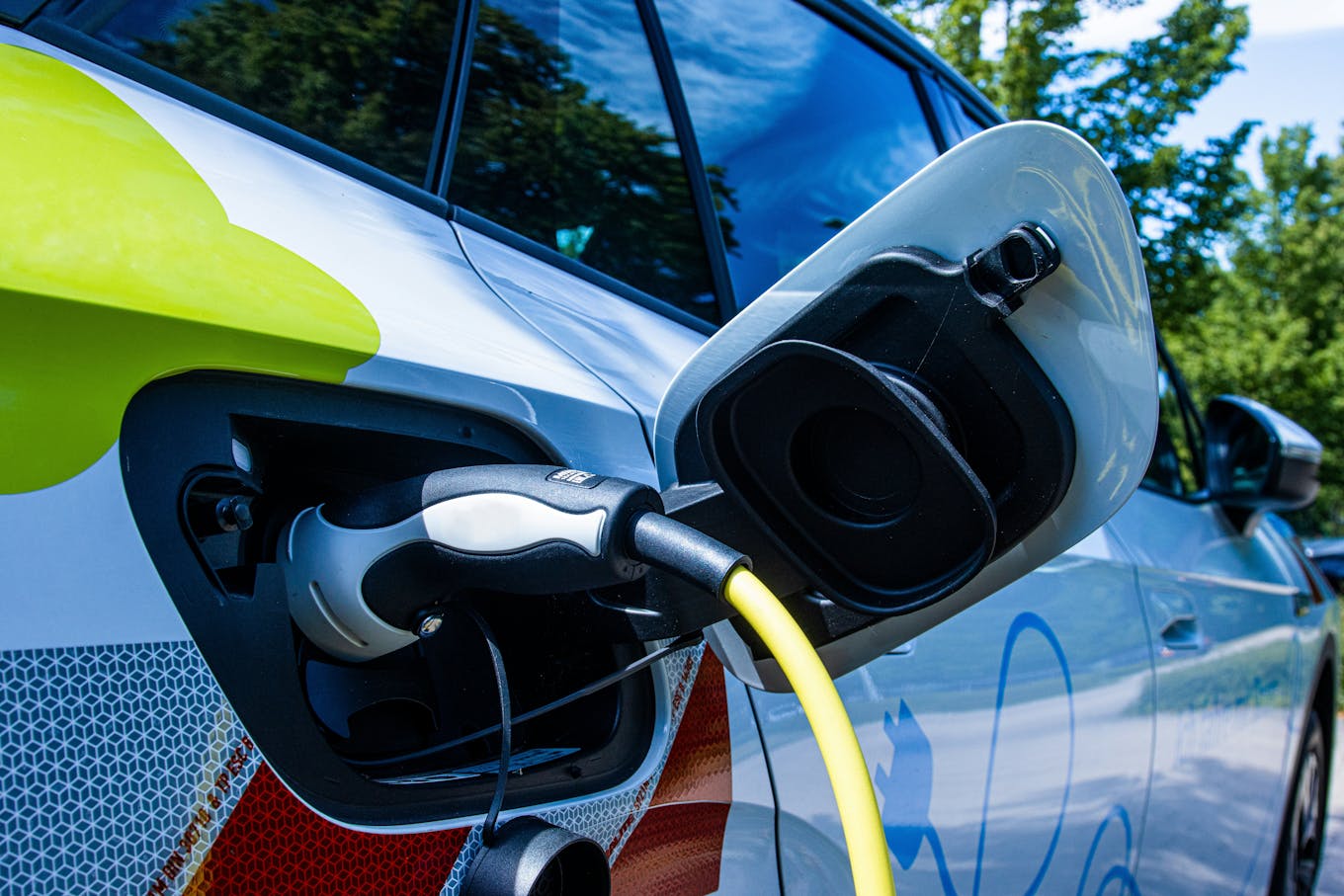 Electric_Vehicle_Global_Trade_Investment
