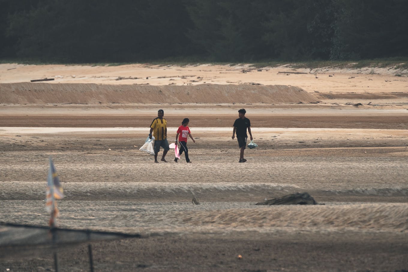In Southeast Asia, the El Niño phenomenon is marked by lower rainfall and increased temperatures, raising the risk of heat stress and heat-related illnesses for outdoor workers