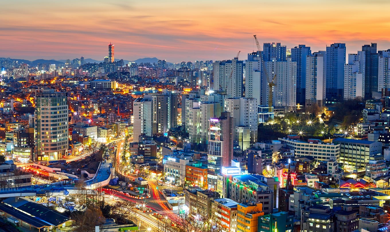 Cityscape in Seoul around sunset