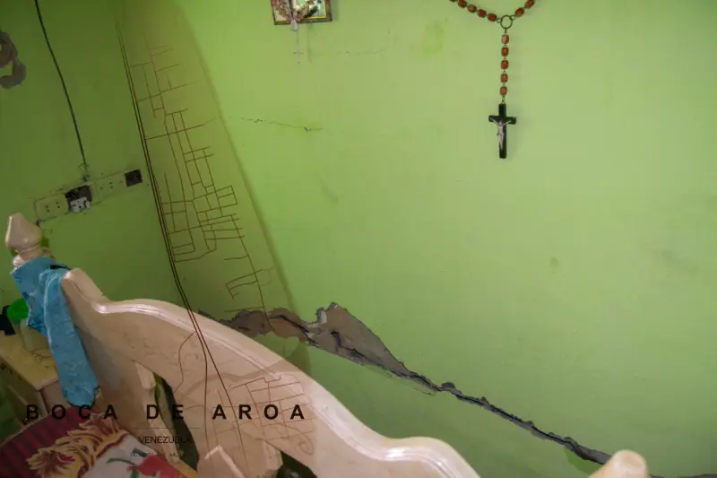 In Boca de Aroa, 128 homes were declared uninhabitable, leaving their occupants vulnerable, without the memories and accumulated experiences the structures previously held. Valuing life is essential, but without a place from which to live it, it can feel as though you have lost it. Photo by Saúl Zerpa; used with permission.