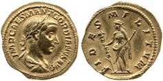 The obverse (front) and reverse (back) sides of a Roman gold coin, which on the reverse is inscribed with the Latin term fides militum.