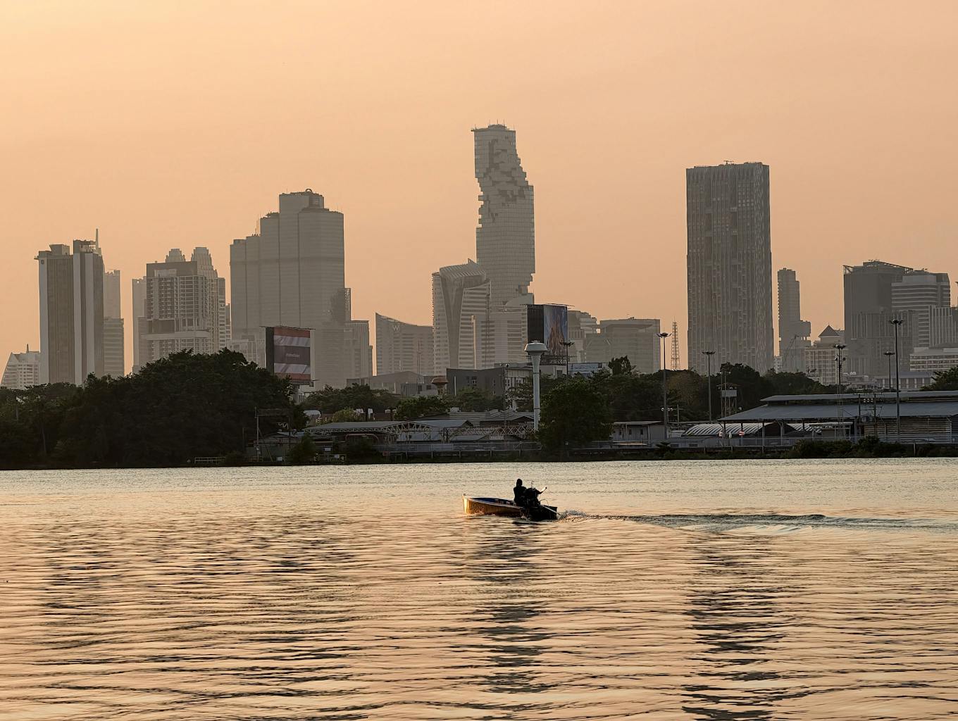 Chao Phraya River, Bangkok, Thailand. Historically, water risk in Thailand has been most material for sectors such as agriculture, food processing, petrochemicals, chemicals, utilities and industrial manufacturing.