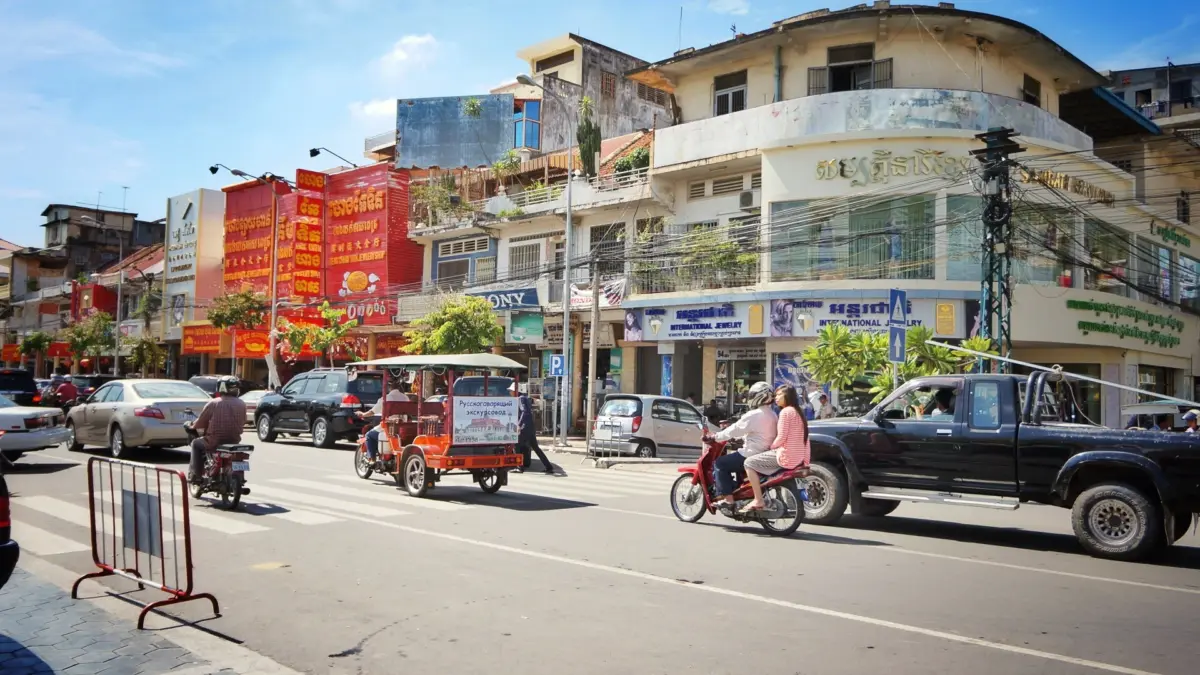 The Streets of Phnom Penh. Image via Flickr by ND Strupler.