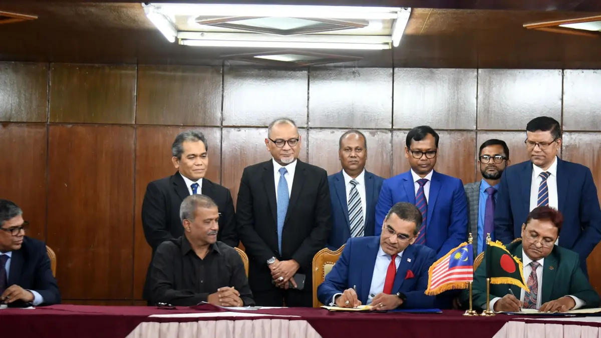 On Saturday, October 5, 2024, a Memorandum of Collaboration (MOC) was signed in Dhaka between the Wage Earners Welfare Board and Malaysia's PERKESO, regarding the expansion of the labor market in Malaysia. Image via Wikipedia by Press Information Department of Bangladesh. Public Domain. 
