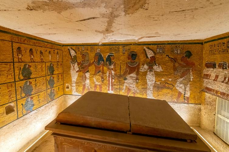 Tutankhamun burial chamber, interior